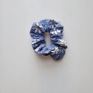 Blue daisy scrunchie